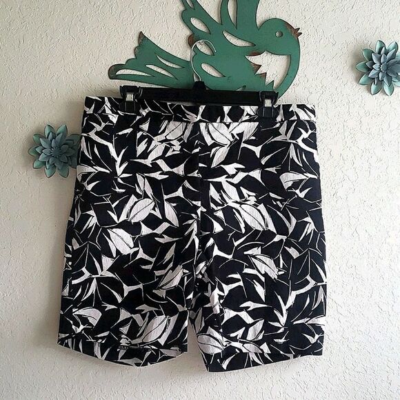 MARIO SERRANI Women's Short Black and White With Pockets Size 12 - Picture 3 of 12